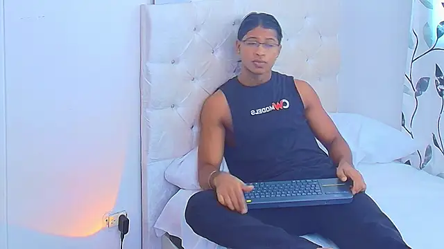 Snapshot of cassian_gold chatting on June 2026 06:38:01 PM cassian gold online show from June 2026 06:38:01 PM