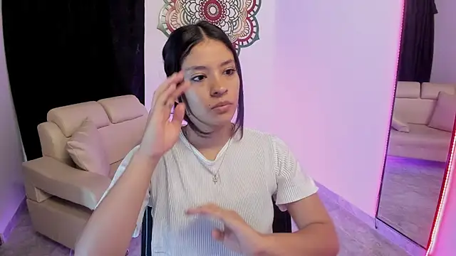 Snapshot of Candy_fox_19 chatting on March 2026 04:13:02 PM Candy fox 19 online show from March 2026 04:13:02 PM