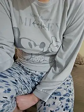 Snapshot of Lamya-dalo3a chatting on April 2026 02:43:01 AM Lamya-dalo3a online show from April 2026 02:43:01 AM