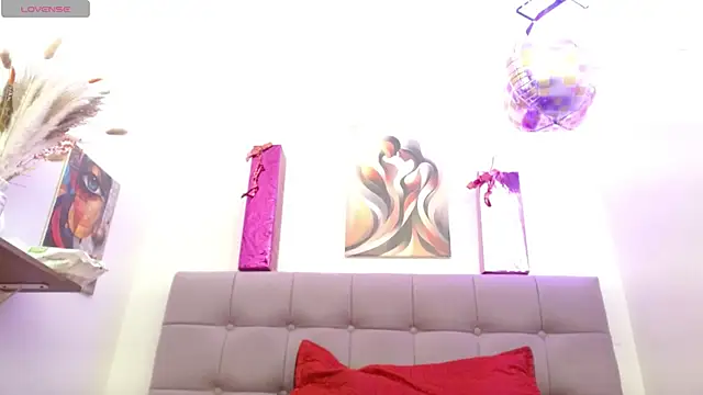 Snapshot of Karol_wish chatting on November 2025 01:27:01 AM Karol wish online show from November 2025 01:27:01 AM