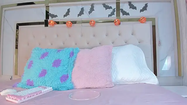 Snapshot of Cameron_Hearts chatting on October 2025 12:28:01 PM Cameron Hearts online show from October 2025 12:28:01 PM