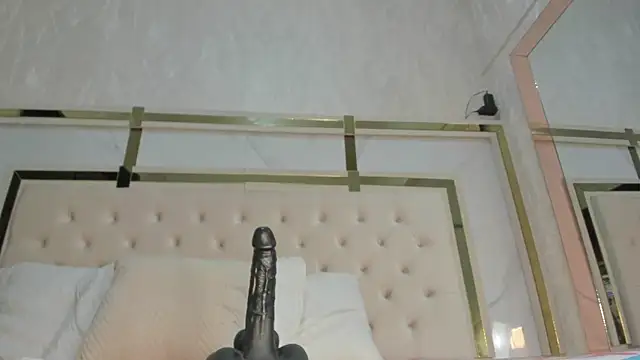 Snapshot of Cameron_Hearts chatting on November 2025 07:28:01 PM Cameron Hearts online show from November 2025 07:28:01 PM