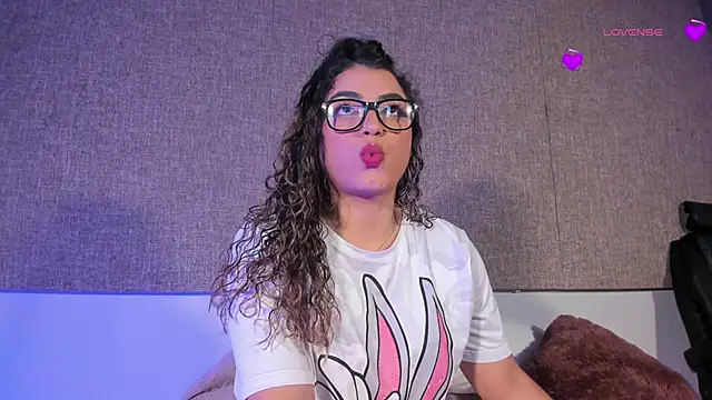 Salomeferreira  online show from October 2025 04:29:01 PM