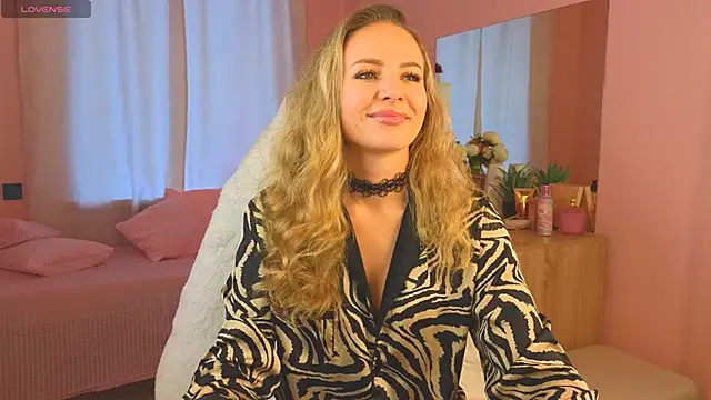 Hloya Mei online show from September 2025 03:08:02 AM