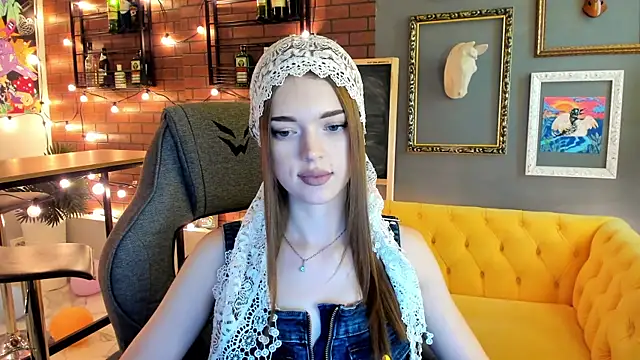 Snapshot of FlexyFox chatting on September 2025 08:38:01 AM FlexyFox online show from September 2025 08:38:01 AM