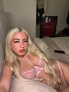 Snapshot of BlondeBetty chatting on March 2026 07:28:02 PM BlondeBetty online show from March 2026 07:28:02 PM