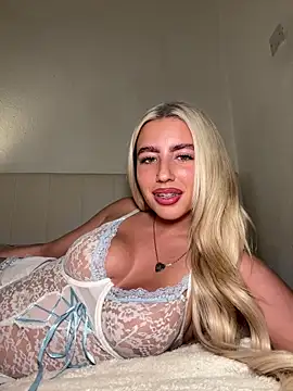 Snapshot of BlondeBetty chatting on April 2026 05:21:01 PM BlondeBetty online show from April 2026 05:21:01 PM