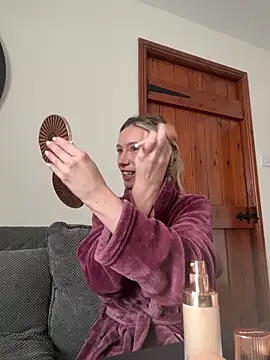 SexySaraxxoo online show from February 2026 12:25:01 PM