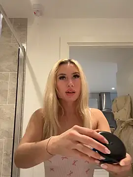 SexySaraxxoo online show from April 2026 10:08:02 AM