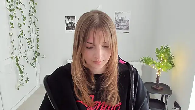 Snapshot of NeyliDream chatting on April 2026 01:15:01 PM NeyliDream online show from April 2026 01:15:01 PM