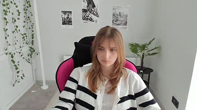 Snapshot of NeyliDream chatting on April 2026 12:48:02 PM NeyliDream online show from April 2026 12:48:02 PM