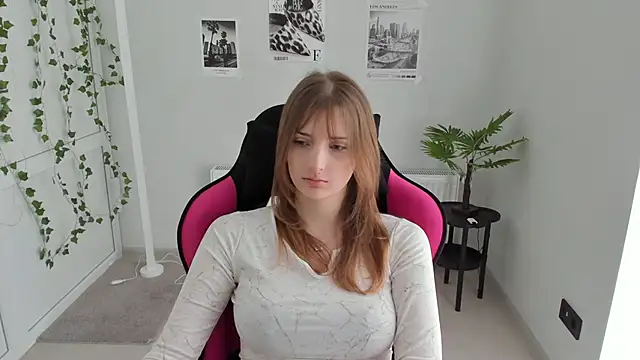 Snapshot of NeyliDream chatting on April 2026 12:18:01 PM NeyliDream online show from April 2026 12:18:01 PM