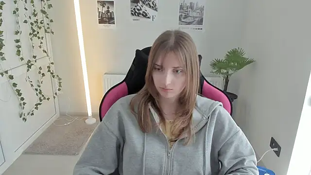 Snapshot of NeyliDream chatting on April 2026 02:03:02 PM NeyliDream online show from April 2026 02:03:02 PM