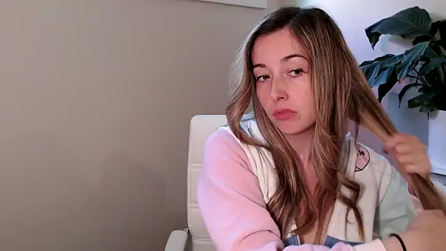 Snapshot of SuggestiveBehavior chatting on September 2025 02:42:02 PM SuggestiveBehavior online show from September 2025 02:42:02 PM