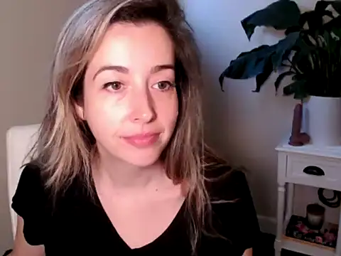 Snapshot of SuggestiveBehavior chatting on September 2025 01:26:02 PM SuggestiveBehavior online show from September 2025 01:26:02 PM