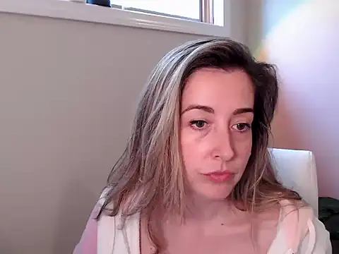 Snapshot of SuggestiveBehavior chatting on September 2025 04:34:02 PM SuggestiveBehavior online show from September 2025 04:34:02 PM