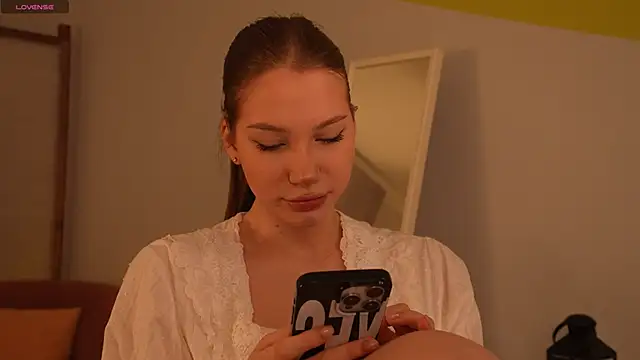 Snapshot of glowwww_ chatting on October 2025 03:36:01 PM glowwww  online show from October 2025 03:36:01 PM