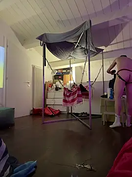 Snapshot of Malcom2f chatting on April 2026 06:49:01 AM Malcom2f online show from April 2026 06:49:01 AM