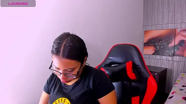 susan mooree online show from April 2026 08:36:02 PM