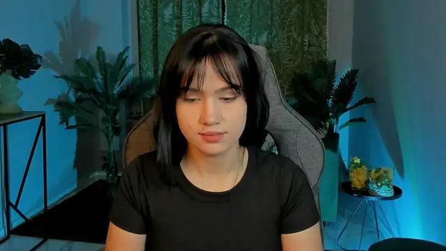 MonicaFarmer online show from November 2025 05:36:02 PM