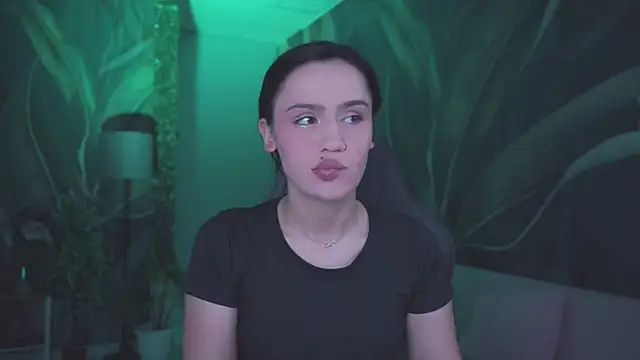 Snapshot of MonicaFarmer chatting on March 2026 11:32:01 PM MonicaFarmer online show from March 2026 11:32:01 PM