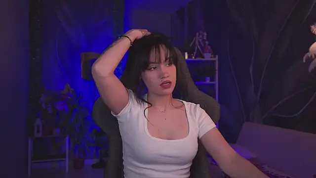 Snapshot of MonicaFarmer chatting on March 2026 12:04:01 AM MonicaFarmer online show from March 2026 12:04:01 AM