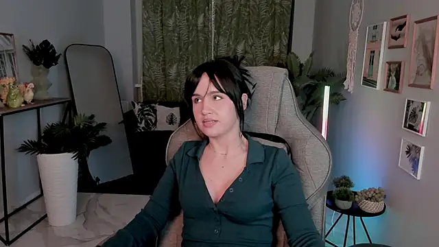 Snapshot of MonicaFarmer chatting on March 2026 08:19:01 AM MonicaFarmer online show from March 2026 08:19:01 AM