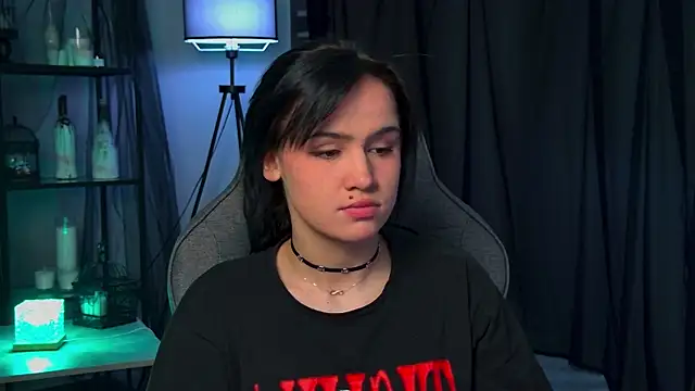 Snapshot of MonicaFarmer chatting on April 2026 12:05:01 AM MonicaFarmer online show from April 2026 12:05:01 AM