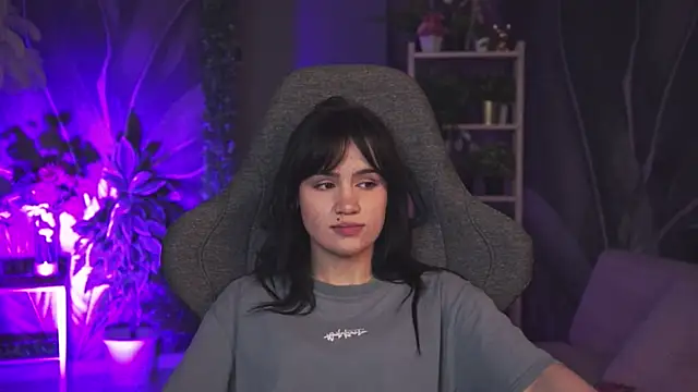 Snapshot of MonicaFarmer chatting on April 2026 08:25:02 PM MonicaFarmer online show from April 2026 08:25:02 PM