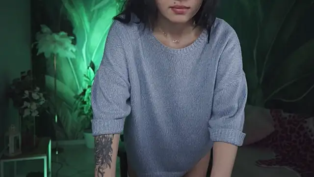 Snapshot of MonicaFarmer chatting on April 2026 11:39:02 PM MonicaFarmer online show from April 2026 11:39:02 PM