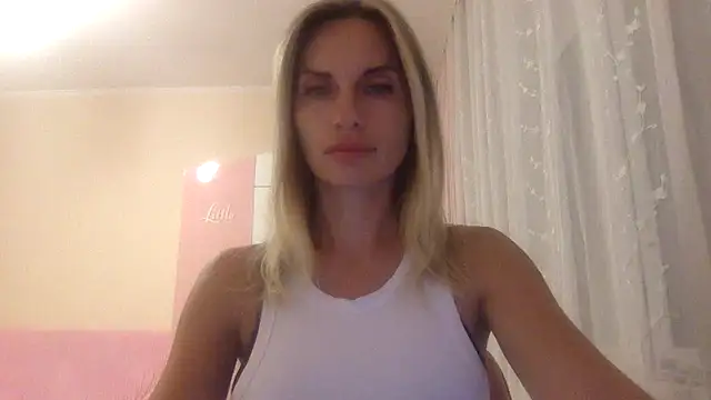 Snapshot of KarelliaStar chatting on September 2025 07:03:01 PM KarelliaStar online show from September 2025 07:03:01 PM