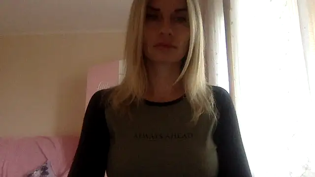 Snapshot of KarelliaStar chatting on September 2025 07:43:01 AM KarelliaStar online show from September 2025 07:43:01 AM