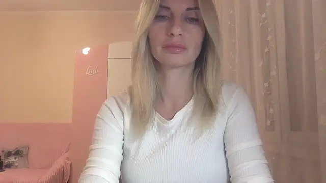 Snapshot of KarelliaStar chatting on October 2025 03:55:02 PM KarelliaStar online show from October 2025 03:55:02 PM