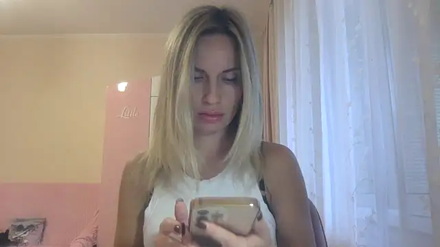 Snapshot of KarelliaStar chatting on October 2025 06:47:01 AM KarelliaStar online show from October 2025 06:47:01 AM