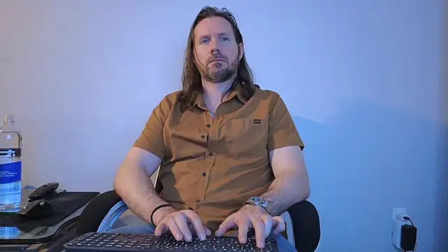 Snapshot of AlbinoAdonis chatting on April 2026 01:43:01 AM AlbinoAdonis online show from April 2026 01:43:01 AM