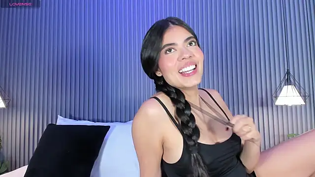 Snapshot of Isabellax21 chatting on January 2026 04:17:01 AM Isabellax21 online show from January 2026 04:17:01 AM