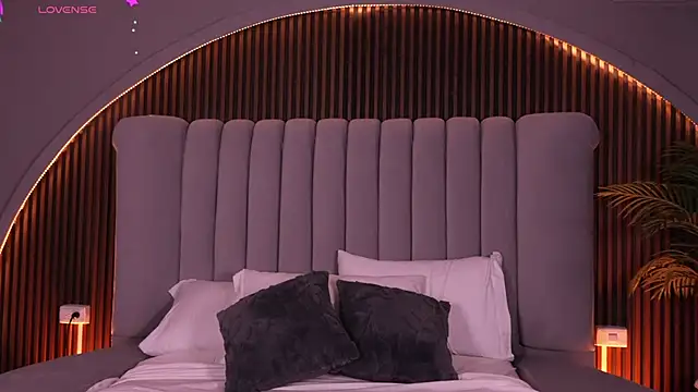 Snapshot of Isabellax21 chatting on March 2026 04:18:01 AM Isabellax21 online show from March 2026 04:18:01 AM