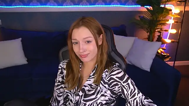 FoxyMayy online show from July 2026 07:28:01 PM