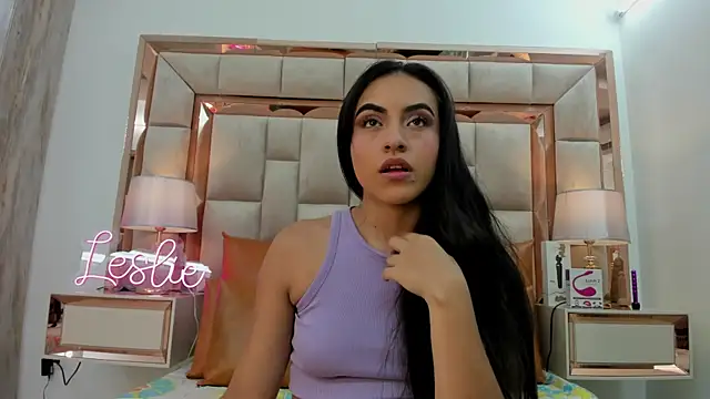 Snapshot of Leslie_Bussh_ chatting on October 2025 07:55:01 PM Leslie Bussh online show from October 2025 07:55:01 PM