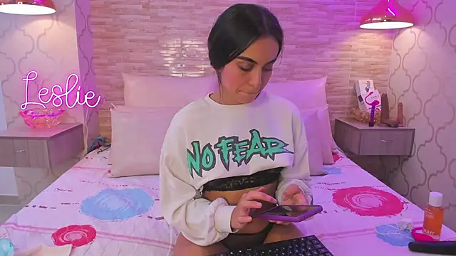 Snapshot of Leslie_Bussh_ chatting on October 2025 03:24:01 PM Leslie Bussh online show from October 2025 03:24:01 PM