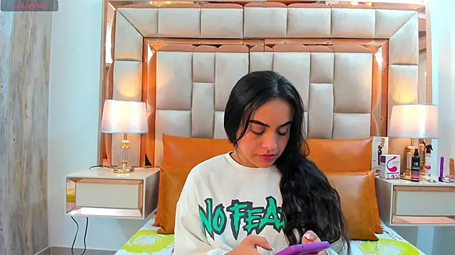 Snapshot of Leslie_Bussh_ chatting on November 2025 11:08:02 AM Leslie Bussh online show from November 2025 11:08:02 AM