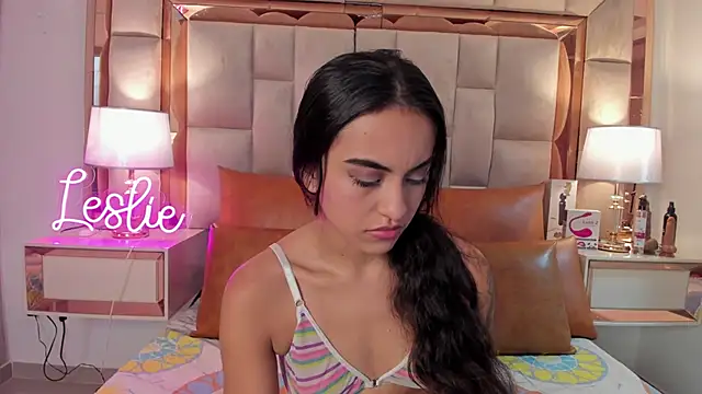 Snapshot of Leslie_Bussh_ chatting on November 2025 08:07:01 PM Leslie Bussh online show from November 2025 08:07:01 PM