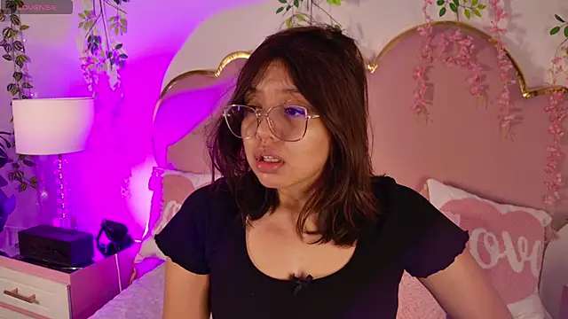 Snapshot of Lauuu2007 chatting on March 2026 09:14:02 PM Lauuu2007 online show from March 2026 09:14:02 PM