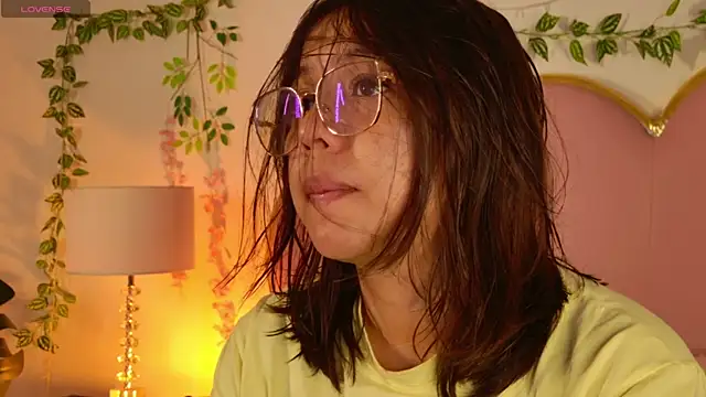 Snapshot of Lauuu2007 chatting on April 2026 08:46:01 PM Lauuu2007 online show from April 2026 08:46:01 PM