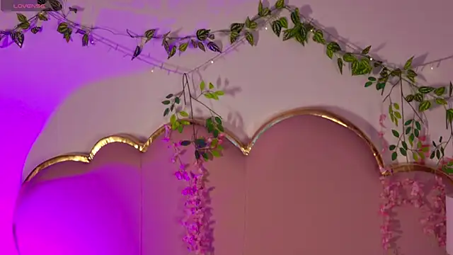 Snapshot of Lauuu2007 chatting on April 2026 09:27:01 PM Lauuu2007 online show from April 2026 09:27:01 PM