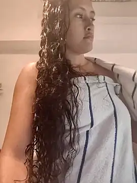 Snapshot of ArielBlossom___ chatting on November 2025 11:18:02 PM ArielBlossom online show from November 2025 11:18:02 PM