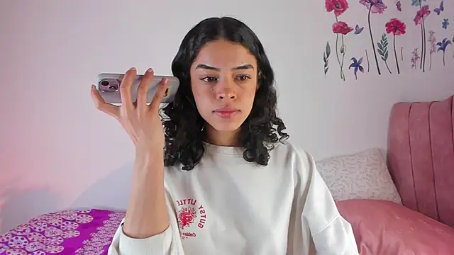 Snapshot of maddy_parker__ chatting on April 2026 11:42:01 PM maddy parker online show from April 2026 11:42:01 PM