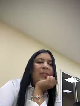 Snapshot of IrisDuvall chatting on April 2026 01:29:02 AM IrisDuvall online show from April 2026 01:29:02 AM