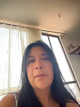 Snapshot of IrisDuvall chatting on April 2026 05:43:01 PM IrisDuvall online show from April 2026 05:43:01 PM