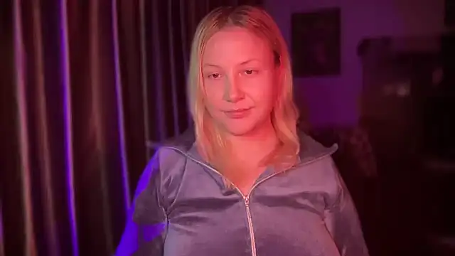 BikiHellena online show from February 2026 05:22:02 PM